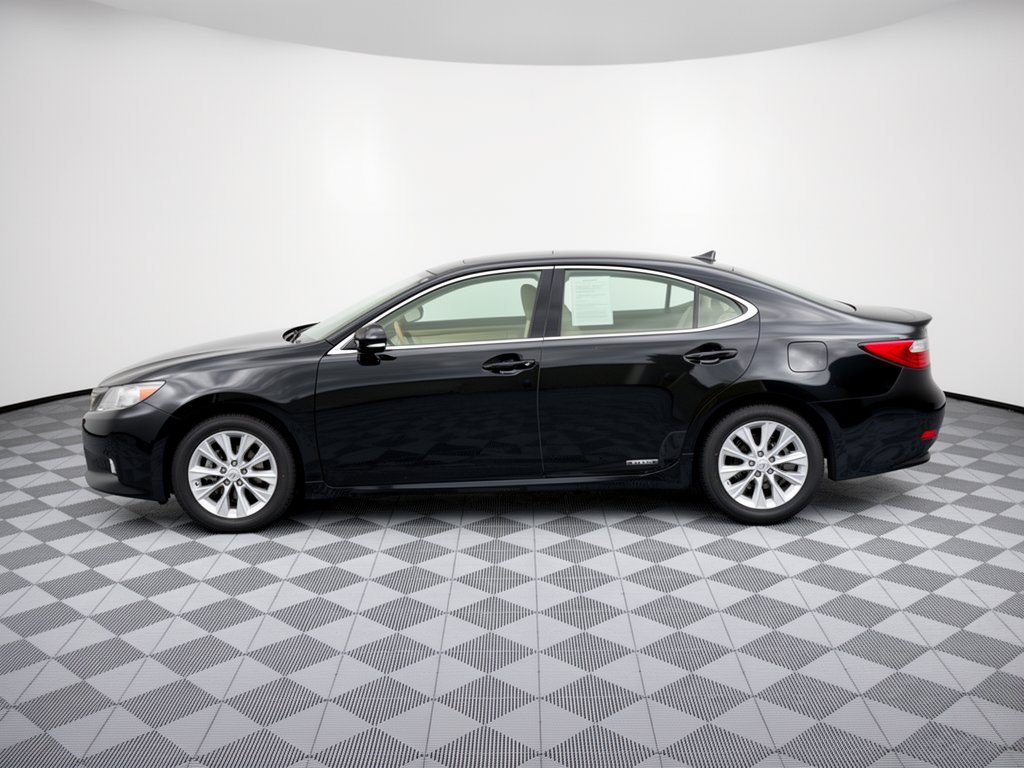 Used 2013 Lexus ES 300h w/ Luxury Pkg FWD image 2