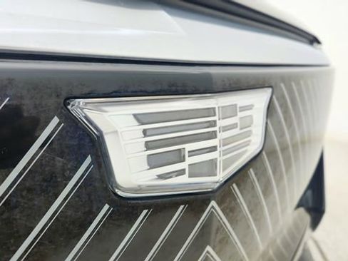 Used 2024 Cadillac Lyriq Tech image 15