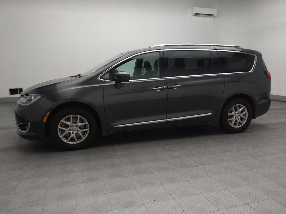 Used 2020 Chrysler Pacifica Touring-L FWD image 2