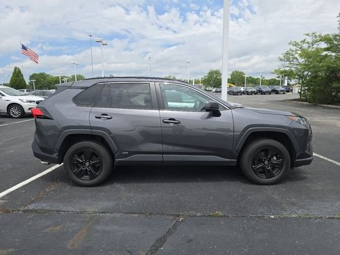 Used 2022 Toyota RAV4 LE AWD/4WD image 8