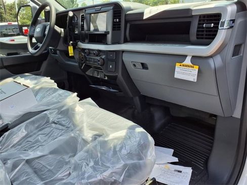 New 2025 Ford F550 4x4 Regular Cab Super Duty image 8