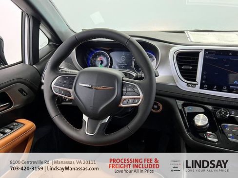 New 2026 Chrysler Pacifica Pinnacle w/ Trailer Tow Group AWD/4WD image 18