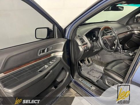 Used 2018 Ford Explorer Platinum AWD/4WD image 8