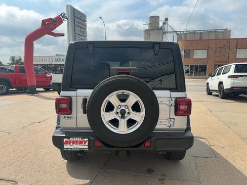 Used 2022 Jeep Wrangler Sport AWD/4WD image 7