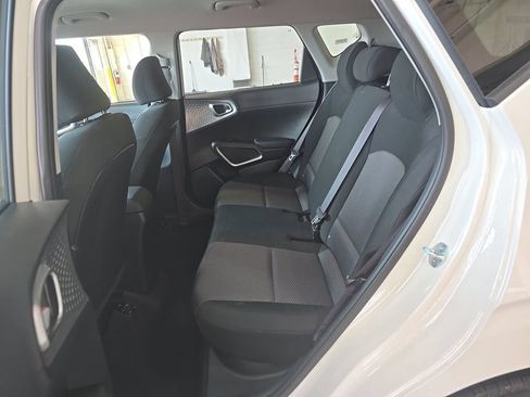 Used 2025 Kia Soul LX w/ LX Technology Package FWD image 5