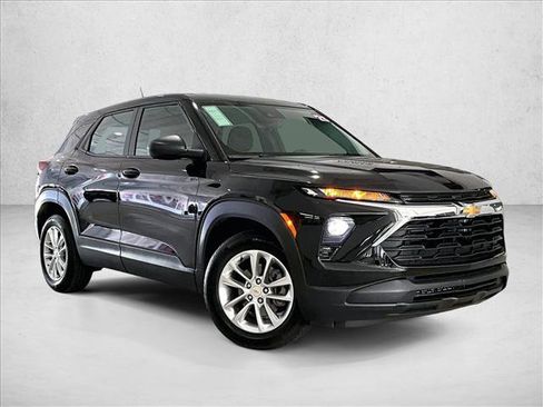 Used 2025 Chevrolet TrailBlazer LS FWD image 12