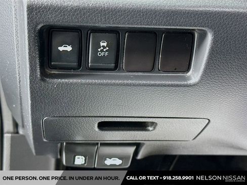 Certified 2017 Nissan Altima 2.5 SR w/ Midnight Edition Package FWD image 10