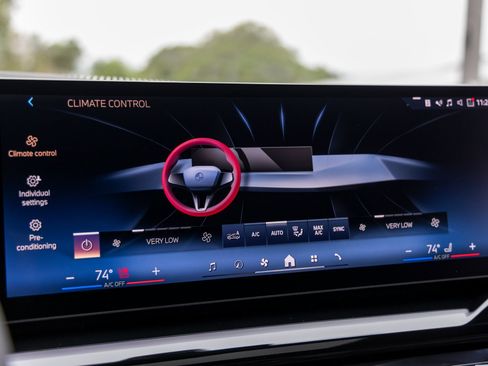 Used 2025 BMW i5 xDrive40 w/ Premium Package image 34