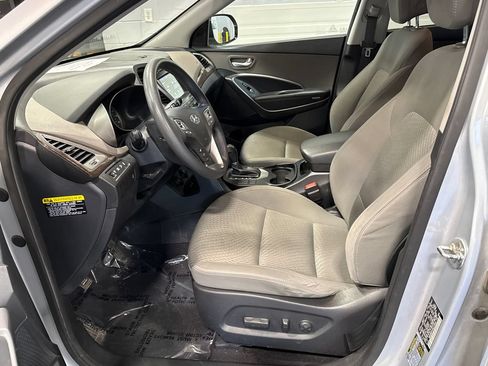 Used 2017 Hyundai Santa Fe SE AWD/4WD image 7