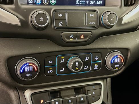 Used 2024 GMC Terrain SLT image 24