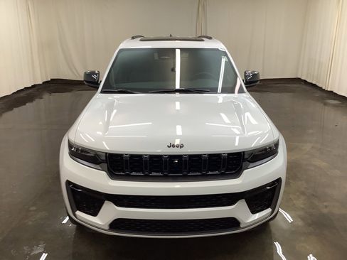 New 2026 Jeep Grand Cherokee Limited image 3