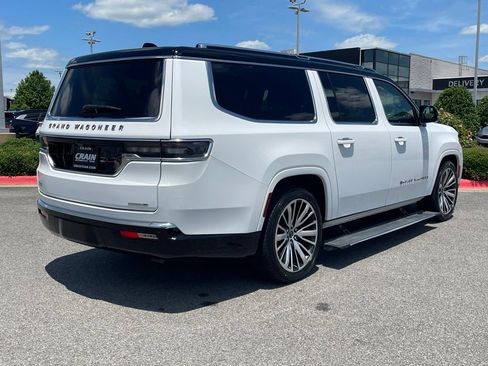 Used 2024 Jeep Grand Wagoneer L Series III AWD/4WD image 8