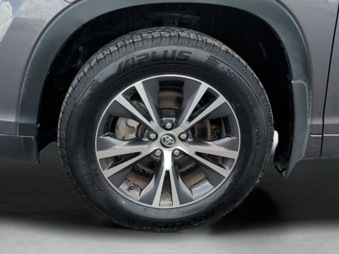 Used 2016 Toyota Highlander XLE AWD/4WD image 42