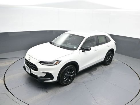 Certified 2025 Honda HR-V Sport image 32