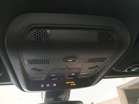 Used 2025 Cadillac XT5 Premium Luxury image 16