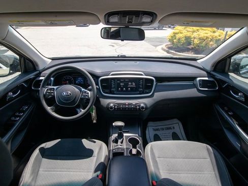 Used 2020 Kia Sorento FWD V6 image 21