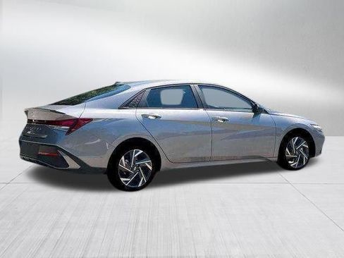 New 2025 Hyundai Elantra Sport image 17