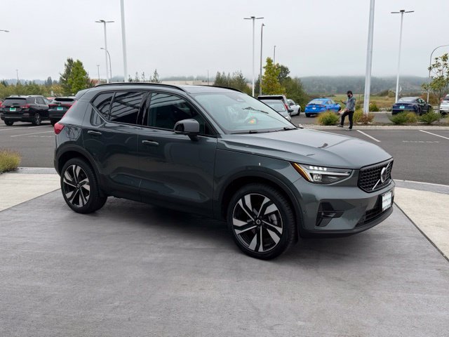Used 2026 Volvo XC40 B5 Ultra w/ Climate Package AWD/4WD image 3