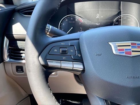 Used 2023 Cadillac XT4 Premium Luxury w/ Enhanced Visibility Package FWD image 18