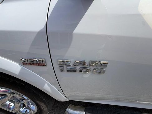 Used 2018 RAM 1500 Laramie w/ Convenience Group AWD/4WD image 9