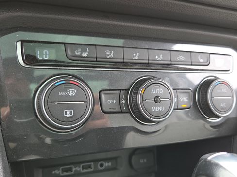 Used 2020 Volkswagen Tiguan SE image 26