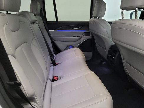Used 2022 Jeep Grand Cherokee Overland image 19