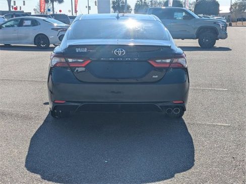 Used 2022 Toyota Camry SE image 4