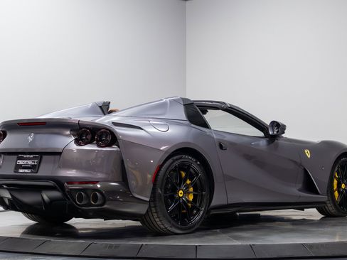 Used 2021 Ferrari 812 GTS image 17