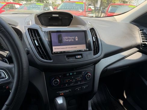Used 2017 Ford Escape SE w/ SE Cold Weather Package FWD image 18