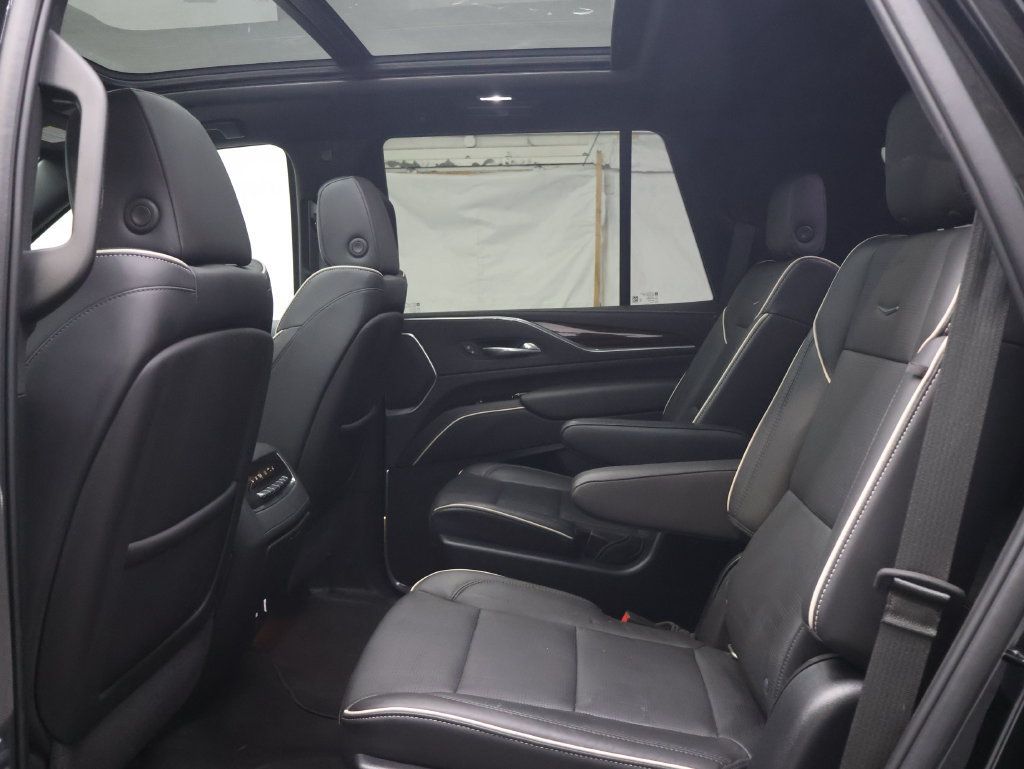 Used 2022 Cadillac Escalade Premium Luxury AWD/4WD image 15