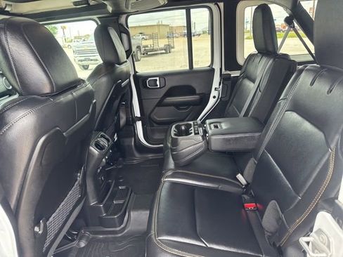 Used 2025 Jeep Wrangler Unlimited Sahara AWD/4WD image 13