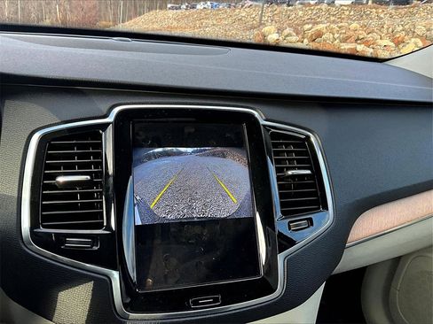 Used 2021 Volvo XC90 T6 Momentum w/ Protection Package Premier image 19