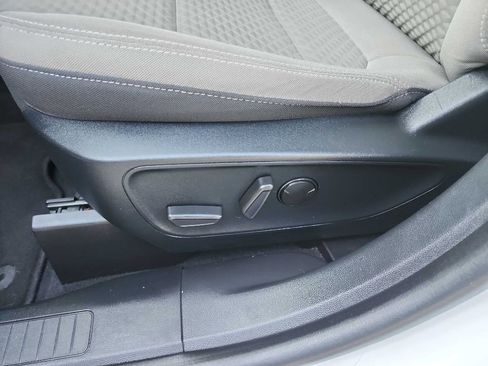 Used 2021 Ford Escape SE image 18