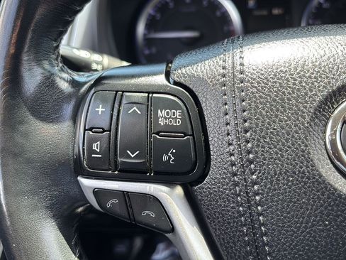 Used 2019 Toyota Highlander XLE AWD/4WD image 32