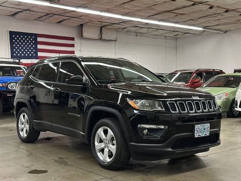 Used 2020 Jeep Compass Latitude image 1