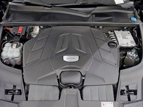 Used 2023 Porsche Cayenne S AWD/4WD image 42