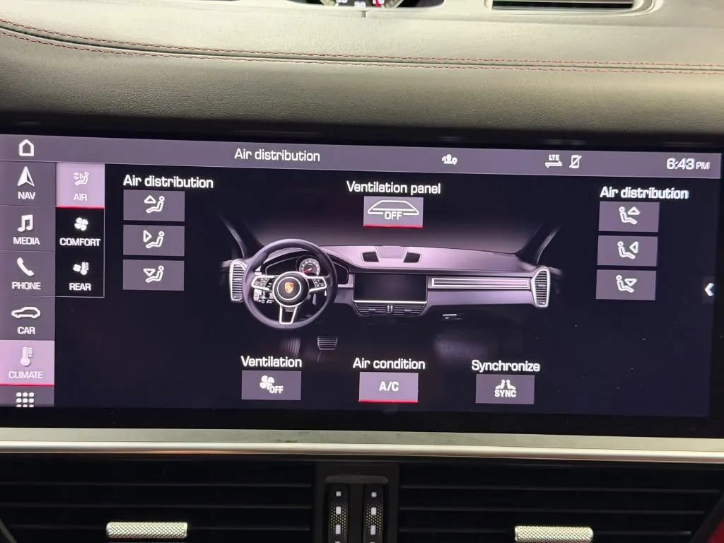 Used 2021 Porsche Cayenne GTS AWD/4WD image 45
