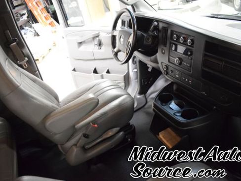 Used 2018 Chevrolet Express 2500 LS w/ Driver Convenience Package RWD image 31