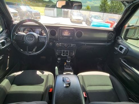 Used 2021 Jeep Gladiator Sport AWD/4WD image 18