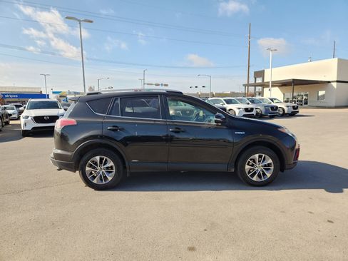 Used 2018 Toyota RAV4 XLE image 7