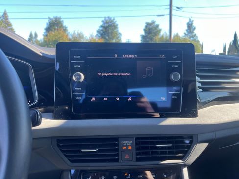 Used 2025 Volkswagen Jetta SE image 21