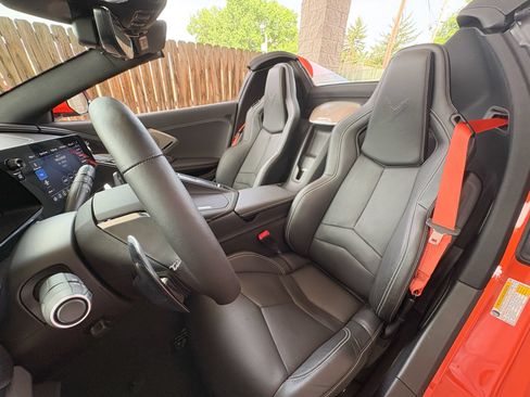 Used 2021 Chevrolet Corvette Stingray Preferred Conv w/ Z51 Performance Package RWD image 25
