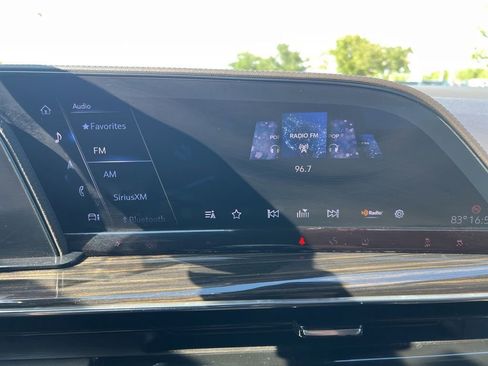 Used 2022 Cadillac Escalade Premium Luxury RWD image 91