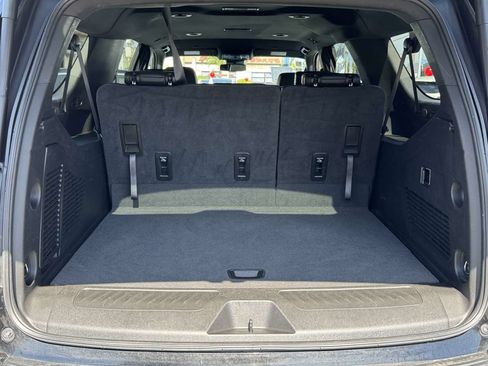 Used 2024 Chevrolet Suburban LT RWD image 9