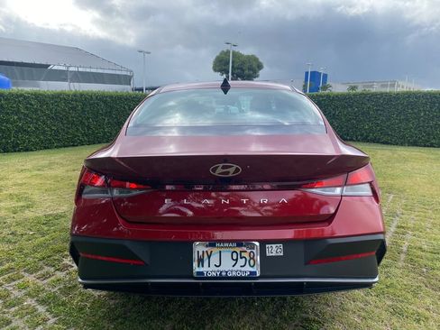 Certified 2024 Hyundai Elantra SEL FWD image 6