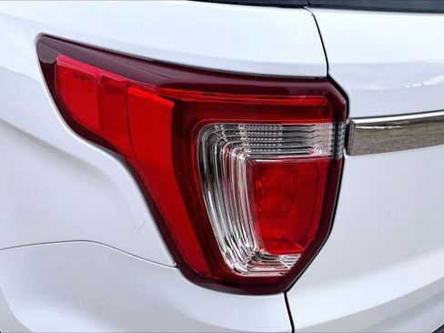 Used 2018 Ford Explorer XLT image 22