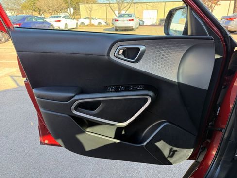 Used 2025 Kia Soul LX w/ LX Technology Package image 20