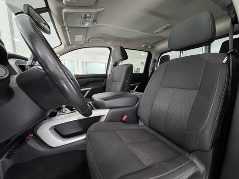 Used 2018 Nissan Titan SV w/ SV Convenience Package AWD/4WD image 15