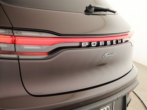 Used 2023 Porsche Macan Turbo image 30