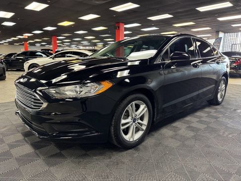 Used 2018 Ford Fusion SE w/ Fusion SE Technology Package image 6
